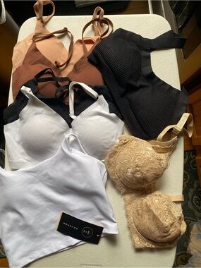NWOT Women’s Lace and Seamless Intimates Set - Beige, White, Black, Brown (7)